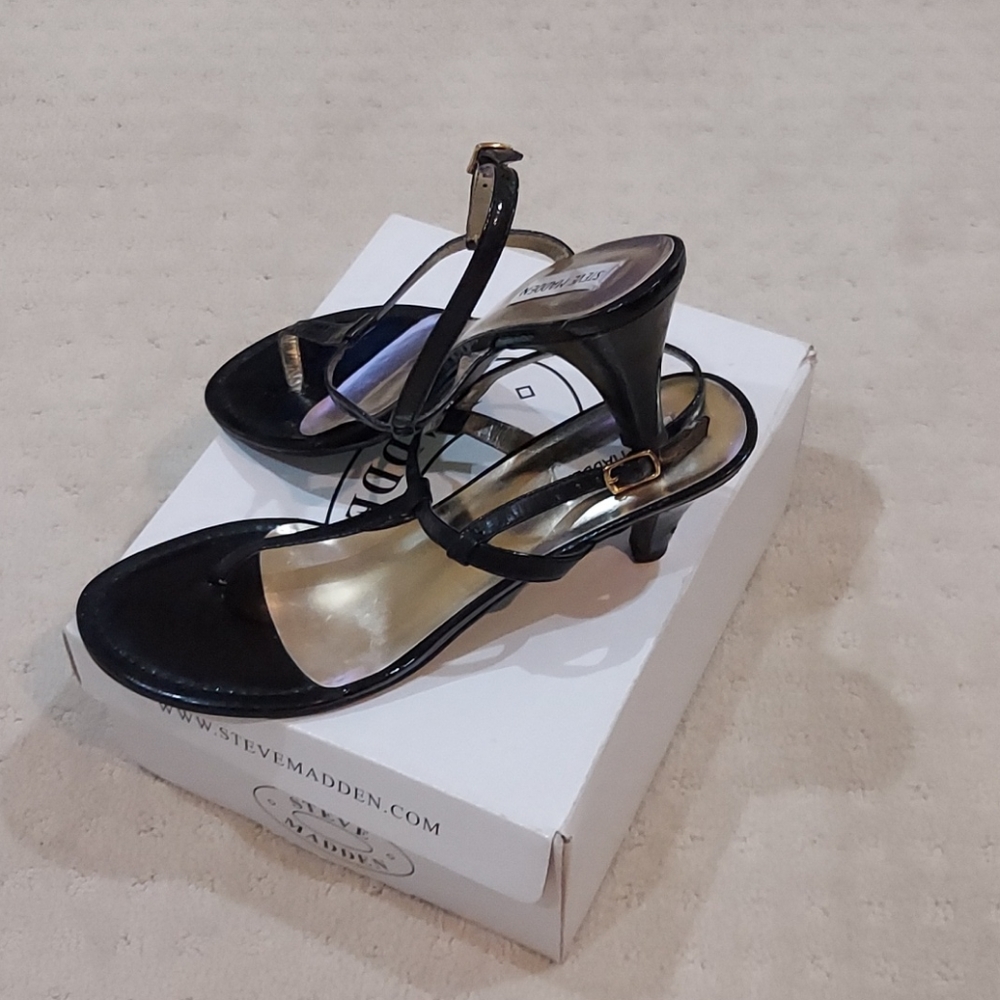 Thong Sandal - Picture 3 of 6